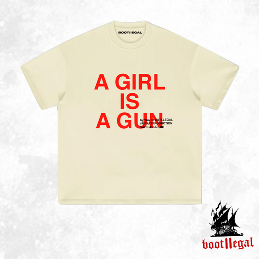 Camiseta Oversize "Girl is a Gun"